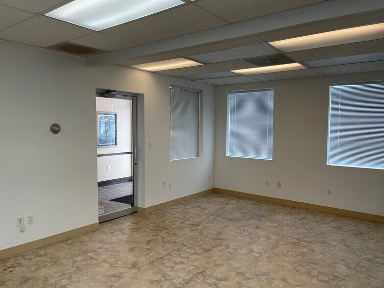 More Photos Of 4307 North Star Blvd, Great Falls Showroom For Lease