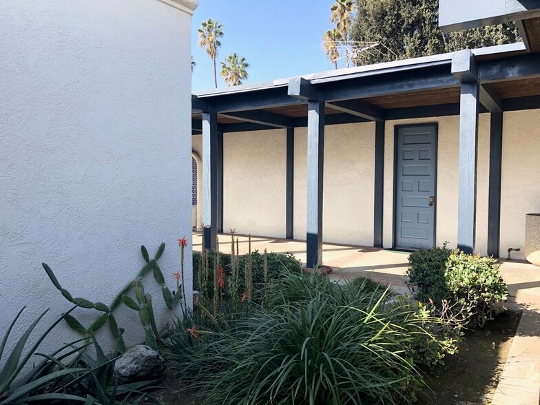 More Photos Of 17400 Irvine Blvd, Tustin Medical For Lease