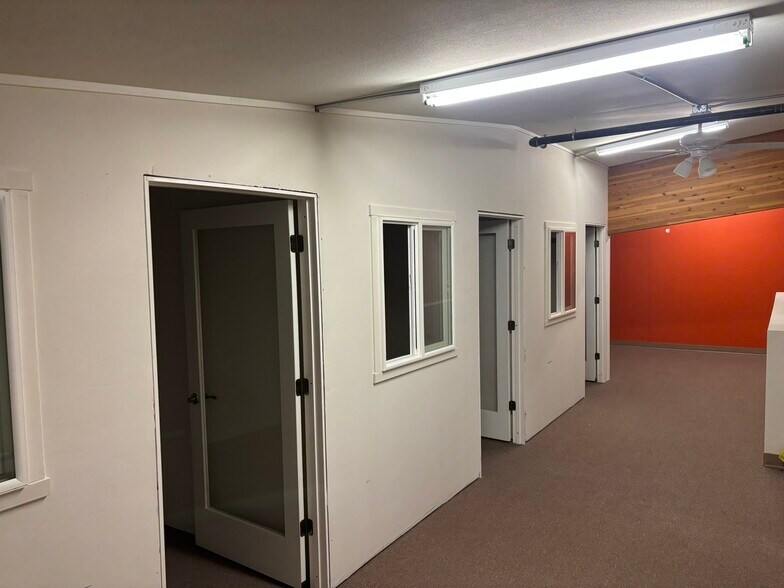 More Photos Of 63056 NE Lower Meadow Dr, Bend Light Distribution For Lease