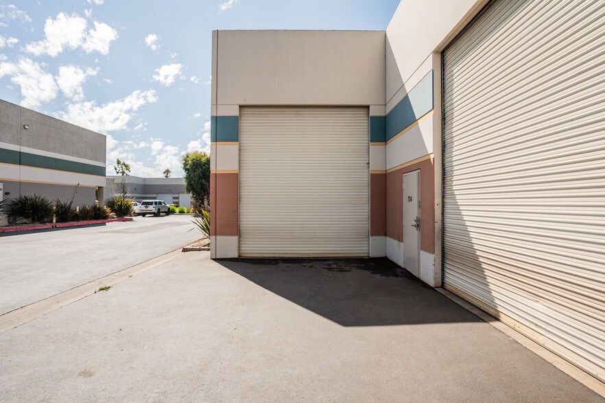 More Photos Of 1937 Goodyear Ave, Ventura Warehouse For Lease