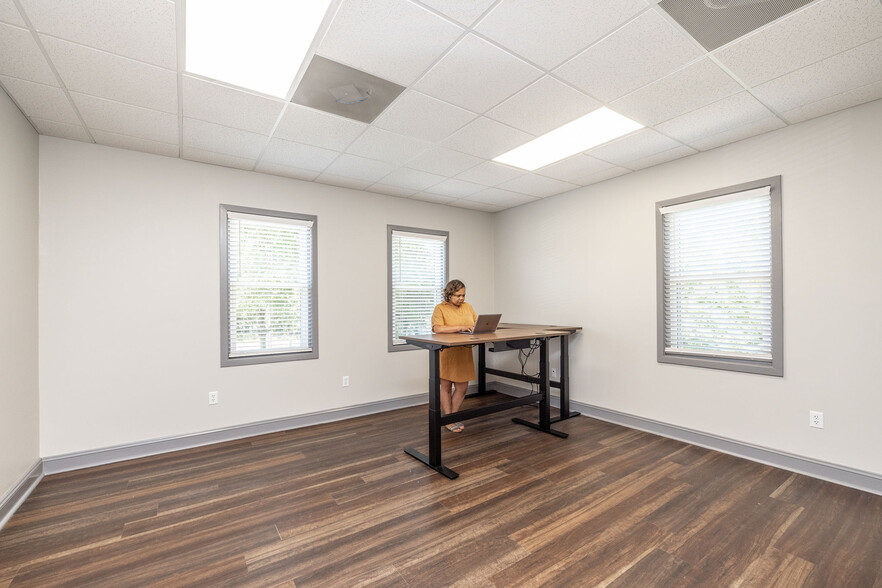 More Photos Of 411 Branchway Rd, Richmond Office Residential For Lease