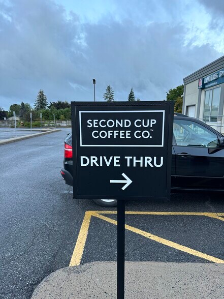 More Photos Of 486 Hazeldean Rd, Ottawa Freestanding For Sale