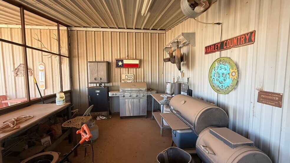 More Photos Of 9506 F M 835, Slaton Sports And Entertainment For Sale