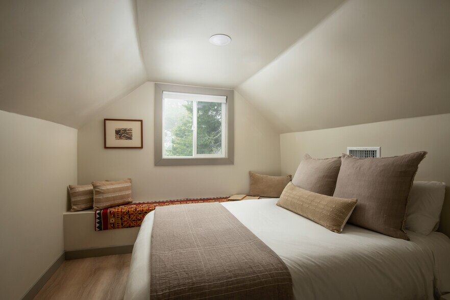 More Photos Of 25807 State Highway 189, Twin Peaks Hotel For Sale