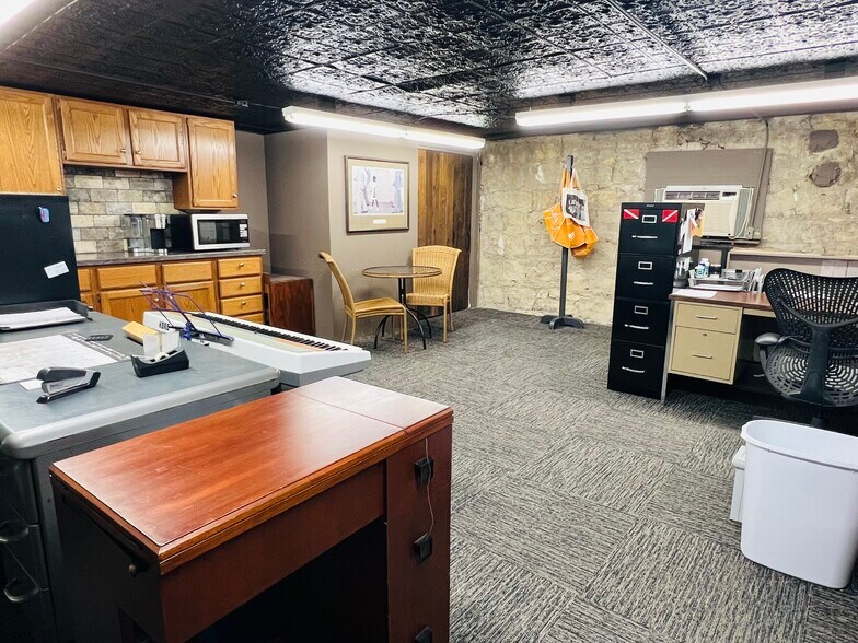 More Photos Of 130 E Main St, Marion Storefront For Sale