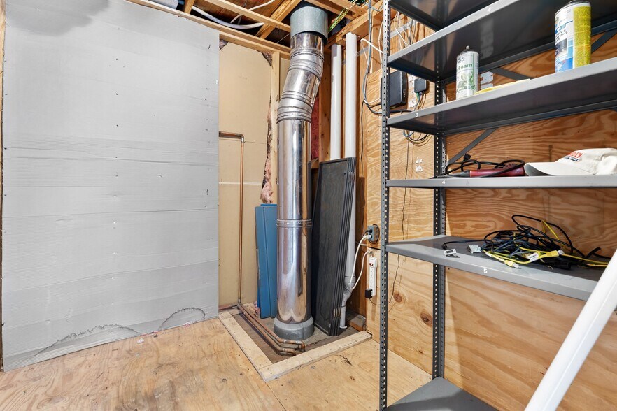 More Photos Of 76 Maple St, Manchester Office For Sale