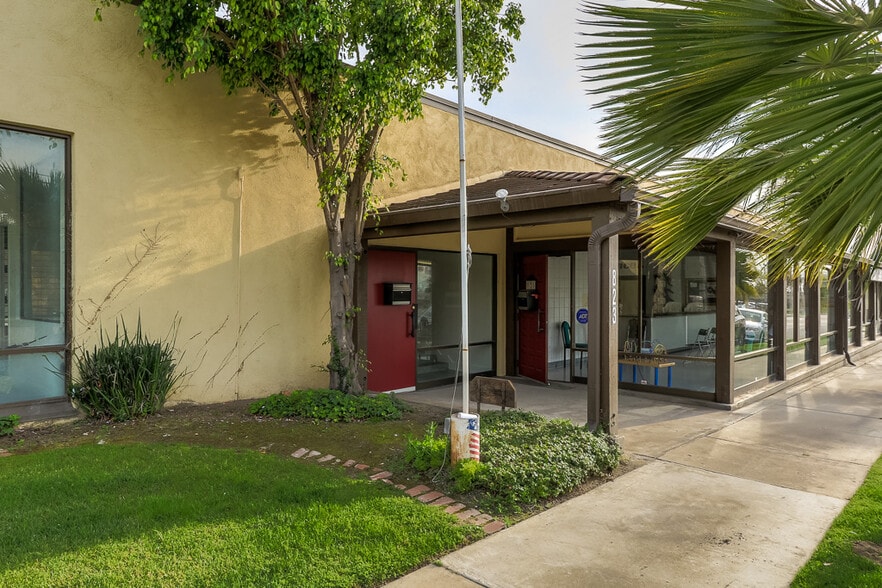 More Photos Of 823 W Colton Ave, Redlands Storefront For Lease