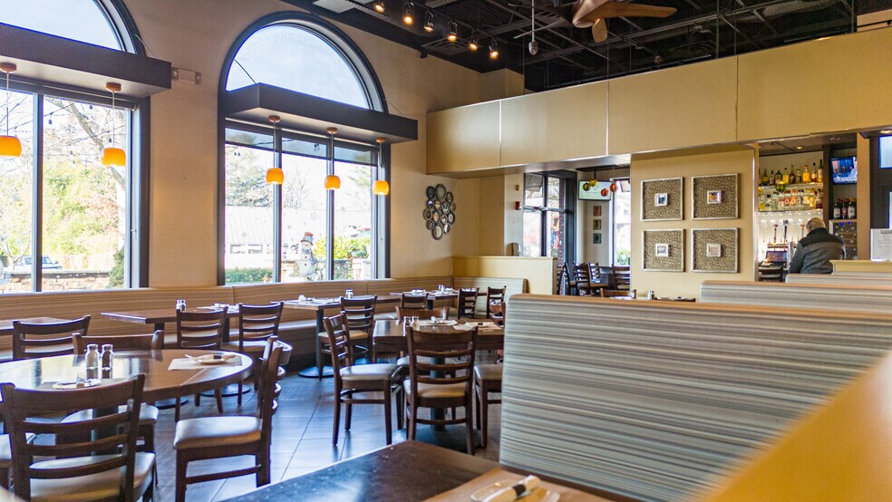 More Photos Of 420 N Country Rd, Saint James Restaurant For Sale
