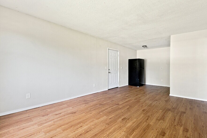 More Photos Of 7550 NW 10th St, Oklahoma City Apartments For Sale