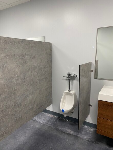 More Photos Of 8010 Sunport Dr, Orlando Light Distribution For Sale
