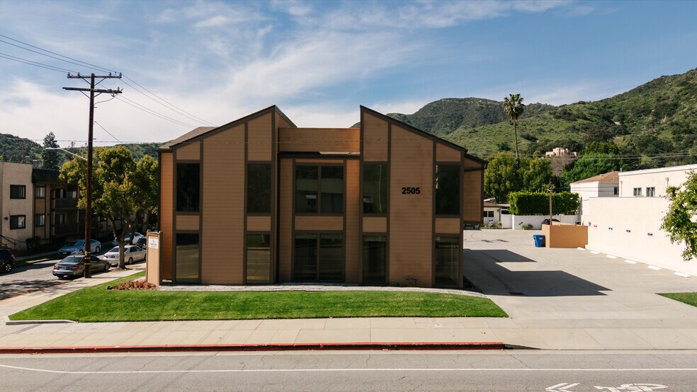 More Photos Of 2505 Canada Blvd, Glendale Office For Lease