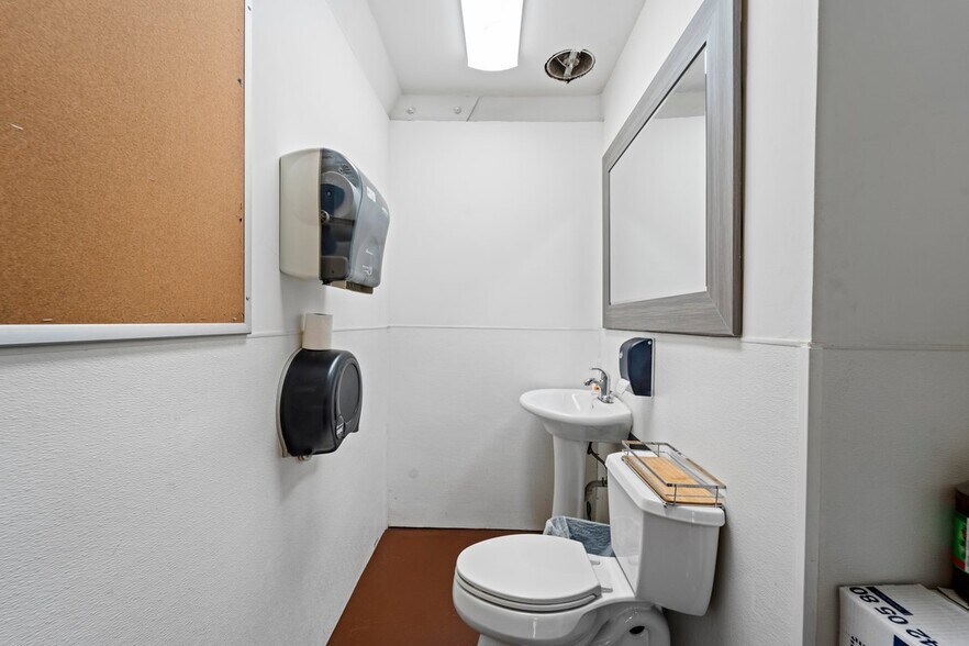 More Photos Of 6830 N 35th Ave, Phoenix Freestanding For Sale