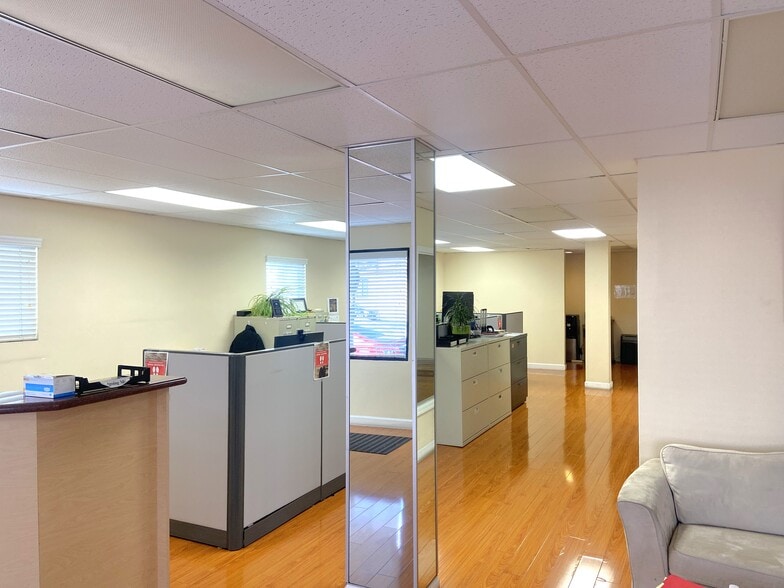 More Photos Of 2617-2619 Beverly Blvd, Montebello Loft Creative Space For Sale