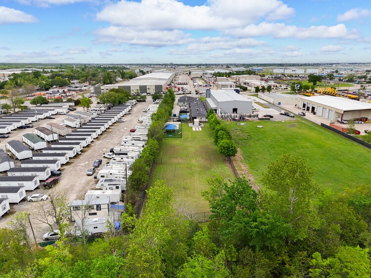 More Photos Of 45 E Airline Hwy, Kenner Veterinarian Kennel For Lease