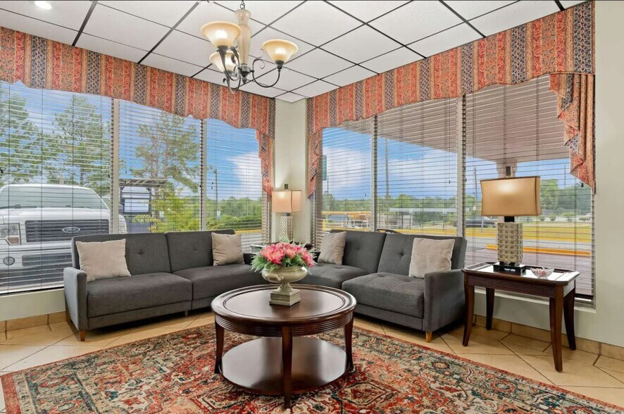 More Photos Of 1205 S Martin Luther King Blvd, Americus Hotel For Sale