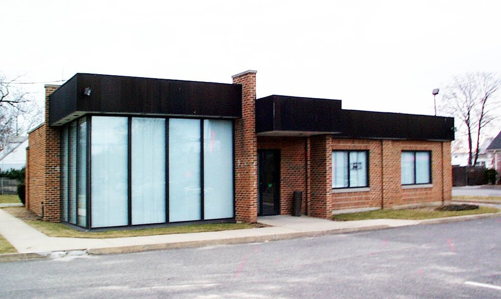 Primary Photo Of 1620 Front St, East Meadow Medical For Lease