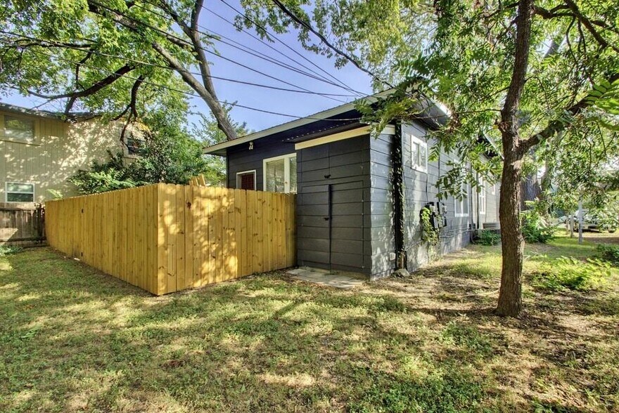 More Photos Of 607-611 Nelray Blvd, Austin Land For Sale