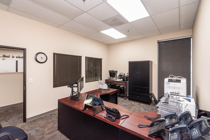 More Photos Of 1260 DuPont Ct, Manteca Flex For Sale