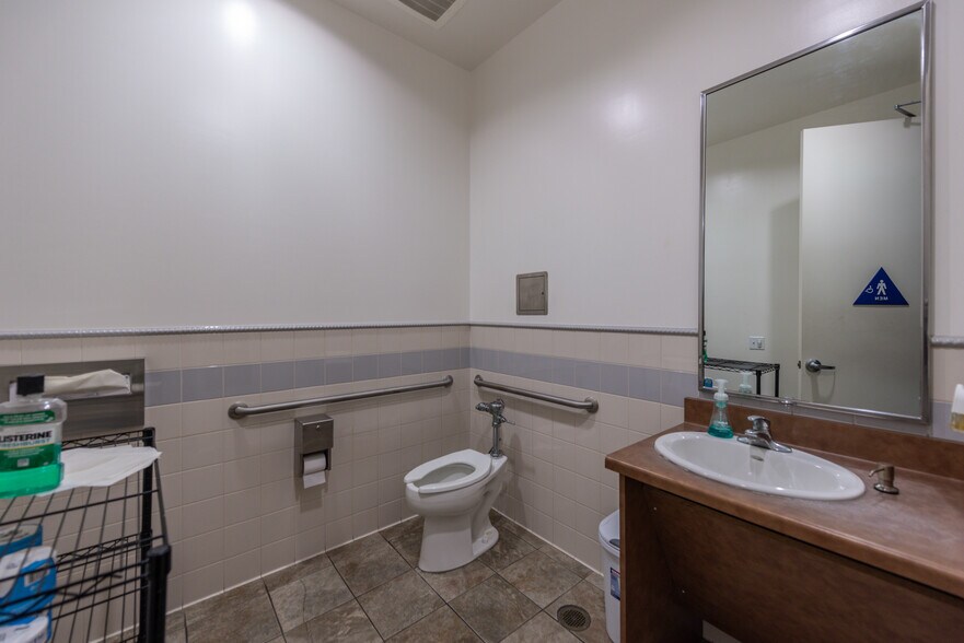 More Photos Of 8925 Research Dr, Irvine Office For Lease