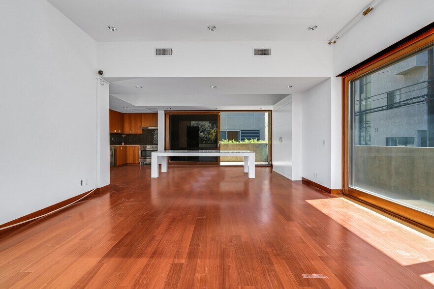 More Photos Of 1800-1808 Thayer Ave, Los Angeles Office For Lease