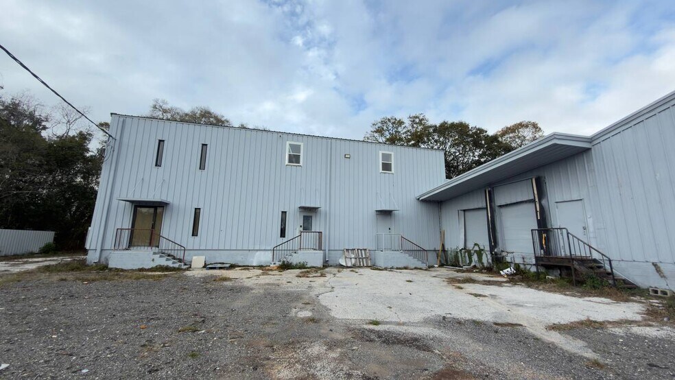 More Photos Of 2800 Delano St, Pensacola Warehouse For Lease