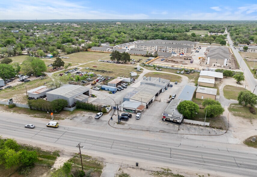More Photos Of 955 W Kingsbury St, Seguin Auto Repair For Sale