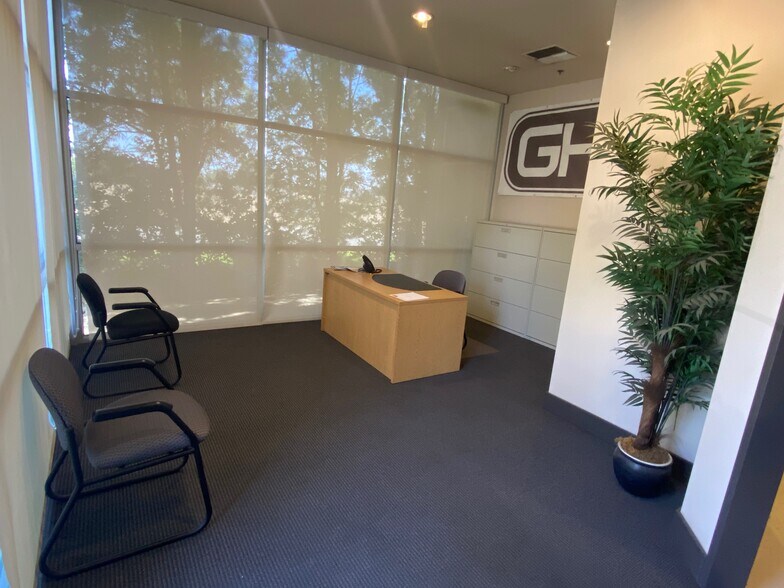 More Photos Of 188 S West Ave, Fresno Warehouse For Lease