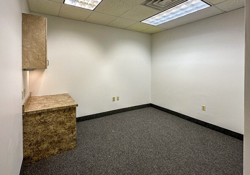 More Photos Of 352 Belmont St, Worcester Medical For Lease