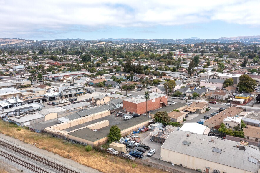 More Photos Of 22427 Meekland Ave, Hayward Self Storage For Lease