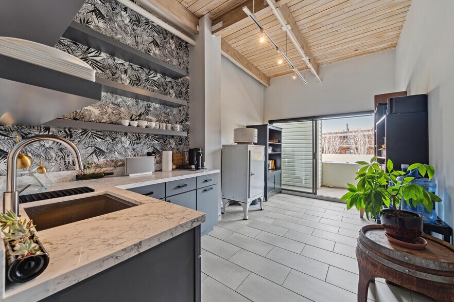 More Photos Of 670 Bridgeway, Sausalito Restaurant For Sale