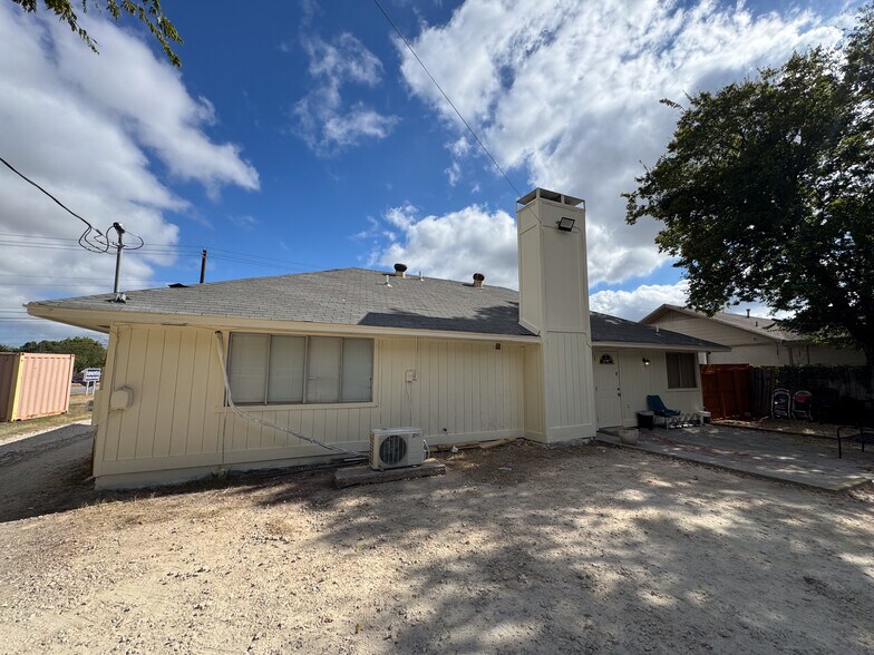 More Photos Of 2303 W Parmer Ln, Austin Freestanding For Sale