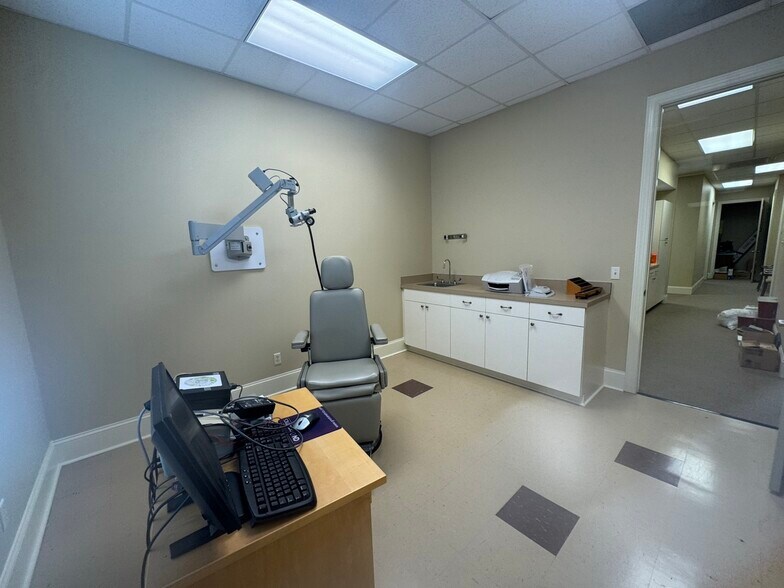 More Photos Of 4101 Main St, Hilton Head Island Office For Sale