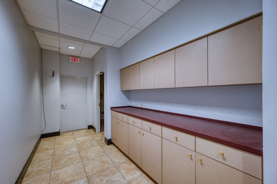 More Photos Of 8200-8250 66th St N, Pinellas Park Unknown For Lease