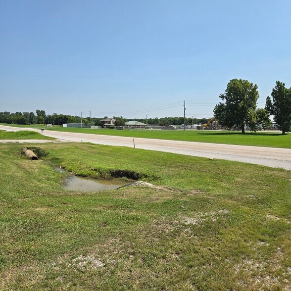 More Photos Of 2992 N Hwy 167, Catoosa Office For Sale