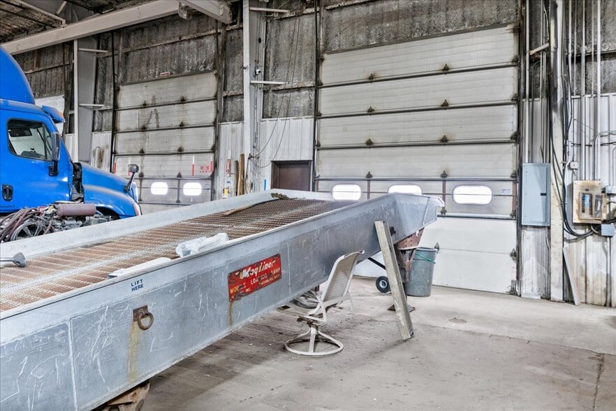 More Photos Of 310 W 162nd St, South Holland Manufacturing For Lease