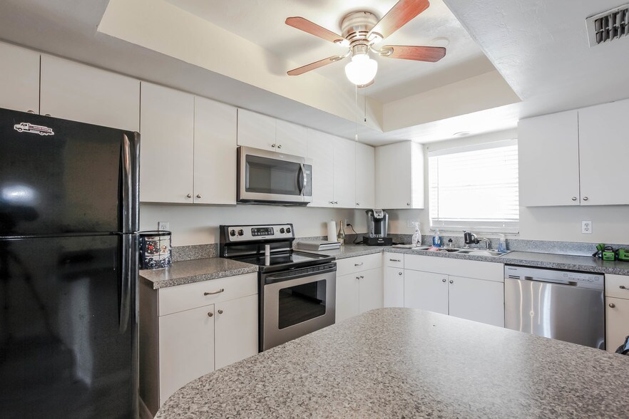 More Photos Of 706 SE 13th Ct, Cape Coral Apartments For Sale