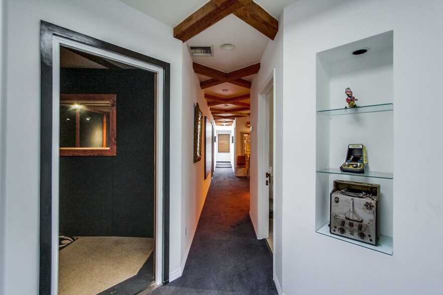 More Photos Of 10946-10950 Ventura Blvd, Studio City Office Residential For Lease