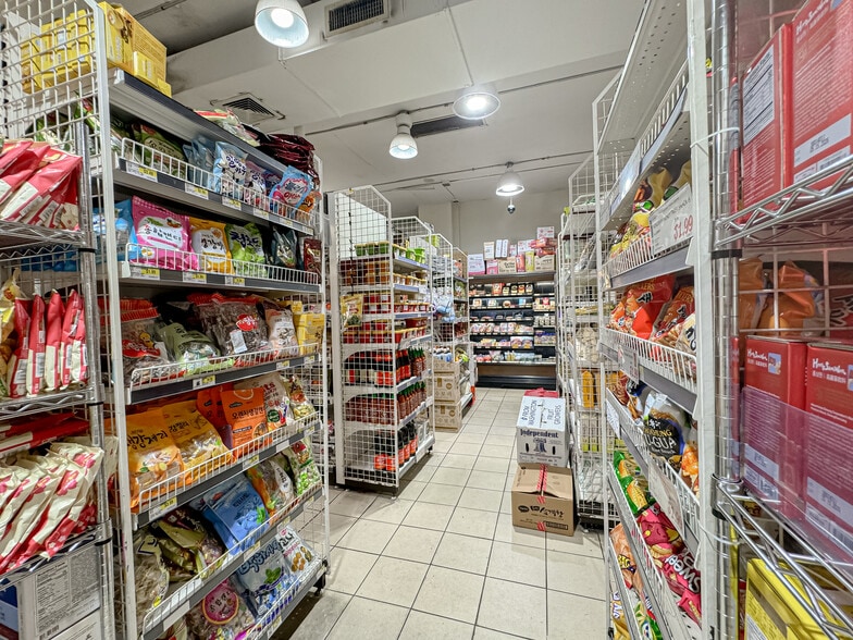 More Photos Of 14206 41st Ave, Flushing Supermarket For Lease