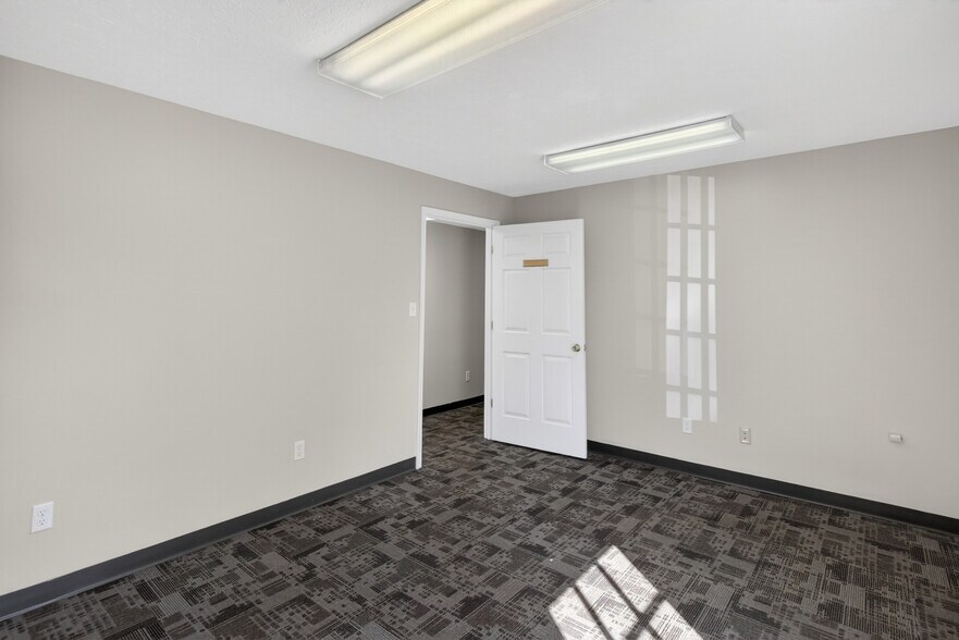 More Photos Of 114 Lexington Tpke, Amherst Medical For Lease