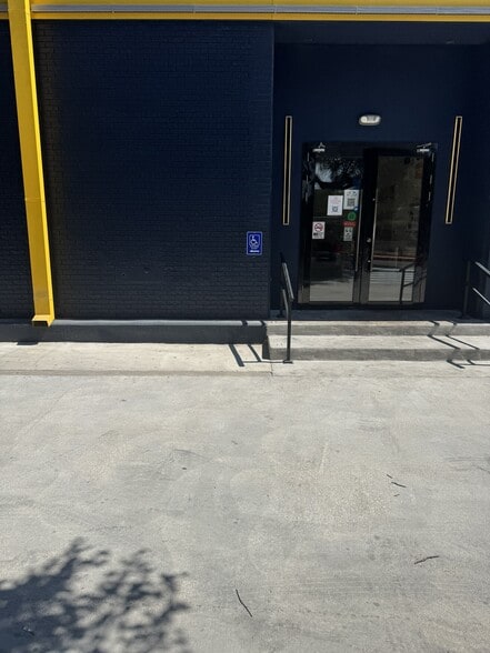 More Photos Of 510 E Anderson Ln, Austin Restaurant For Lease