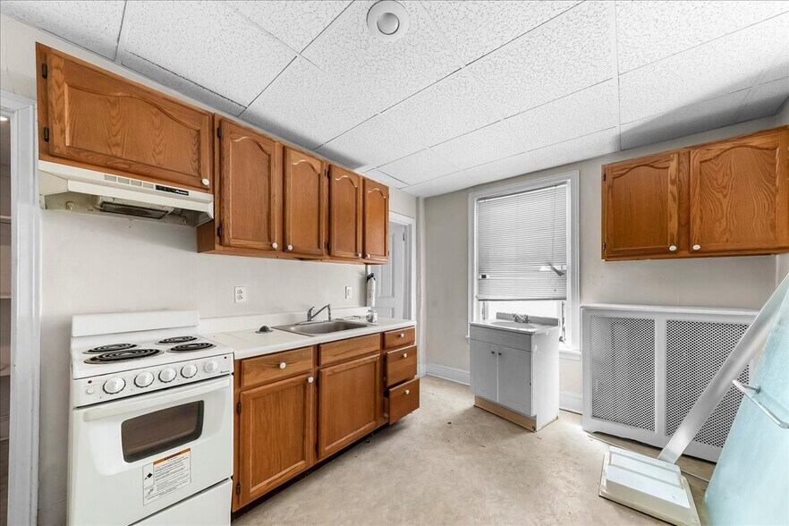 More Photos Of 13-15 S Chester Rd, Swarthmore Storefront Retail Residential For Sale