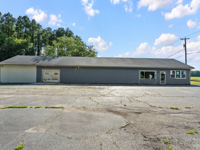 More Photos Of 15242 General Puller Hwy, Hardyville Freestanding For Sale