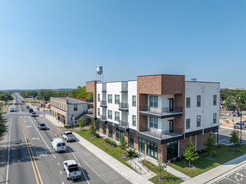 More Photos Of 109 N Lexington St, Manor Apartments For Lease