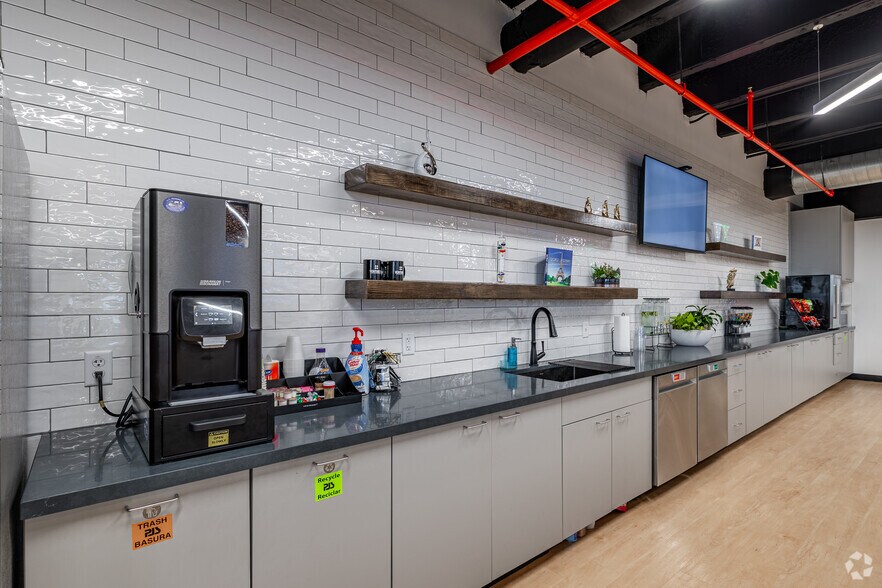 More Photos Of 7550 W Interstate 10, San Antonio Coworking Space