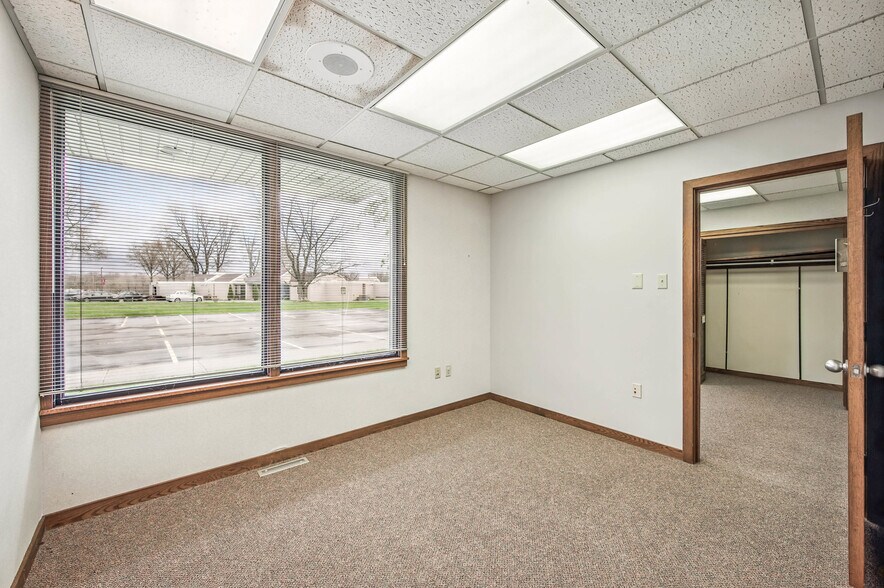 More Photos Of 2000 Green St, Farrell Medical For Sale