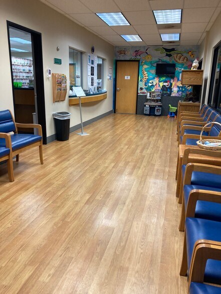 More Photos Of 2150 NE Division St, Gresham Medical For Lease