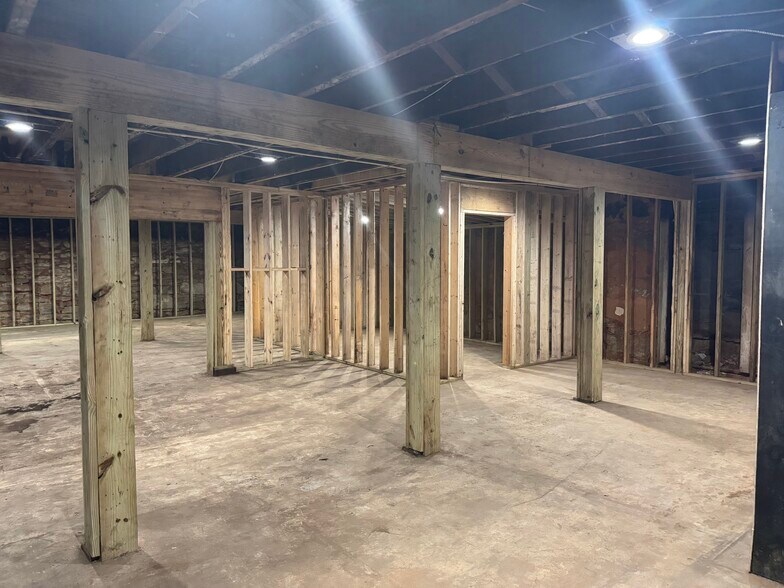 More Photos Of 116 W Solomon St, Griffin Restaurant For Lease