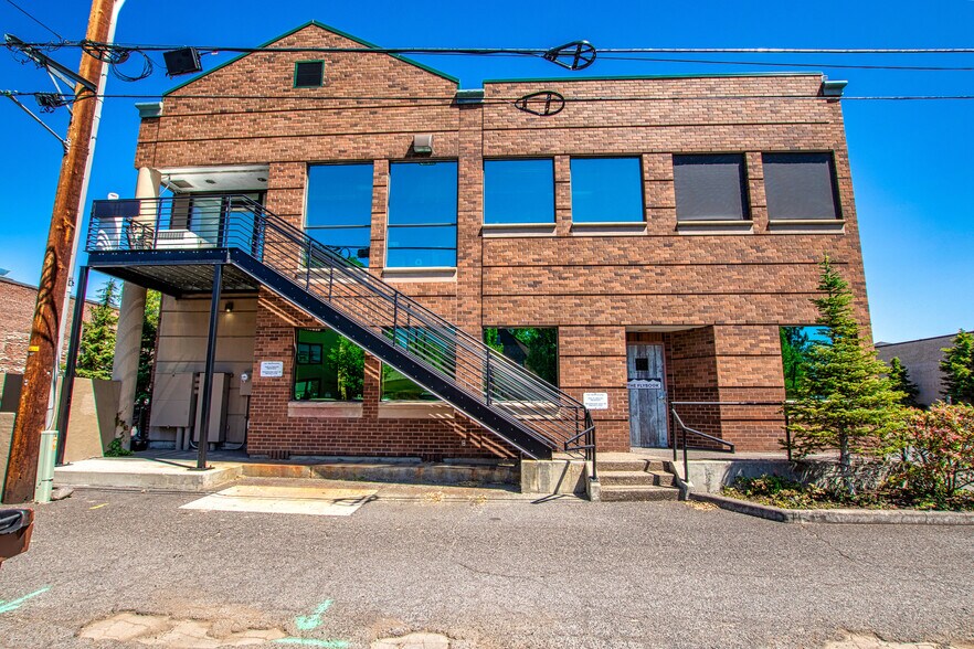 More Photos Of 141 NW Greenwood Ave, Bend Loft Creative Space For Lease