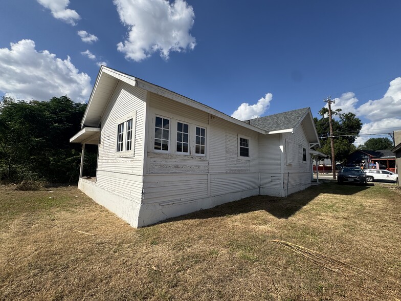More Photos Of 4219 S Presa St, San Antonio General Retail For Sale