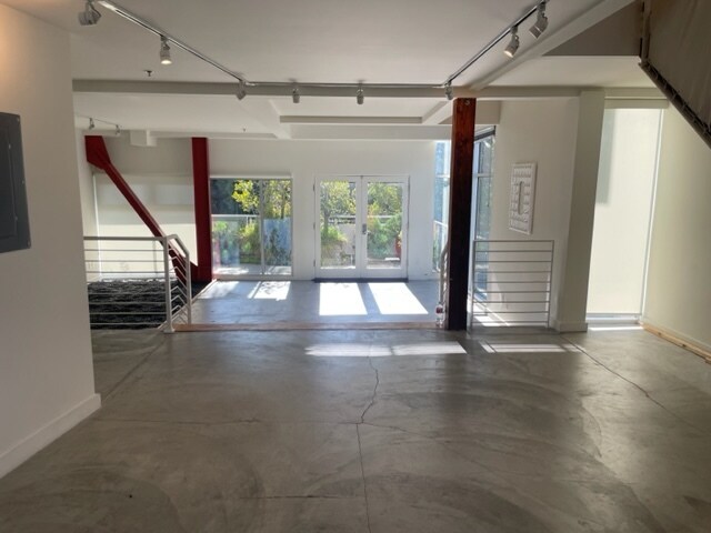 More Photos Of 615 Hampton Dr, Venice Apartments For Sale